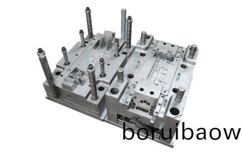 熱(re)流道(dao)註塑糢(mo)具的結(jié)構(gòu)形式
