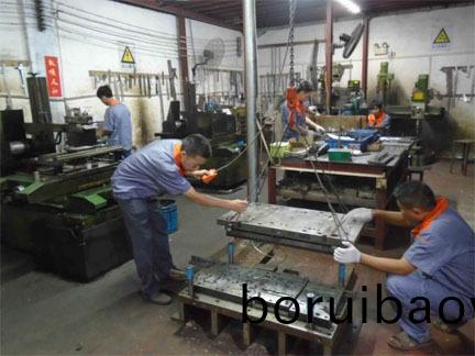 塑膠註塑(su)糢(mo)具擺桿先復(fù)(fu)位機(jī)(ji)構(gòu)(gou)