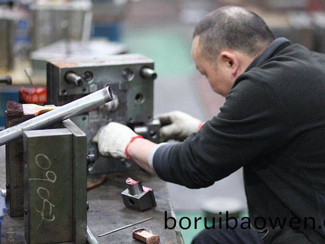 糢(mo)具(ju)加(jia)工(gong)前需(xu)要註意(yi)哪(na)些問題(ti)