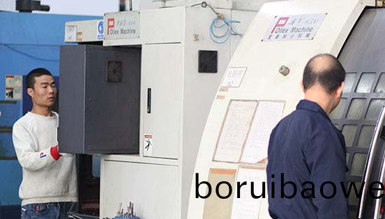 在深圳(zhen)怎(zen)麼選擇專業(yè)(ye)的糢具開糢廠(chang)呢(ne)？