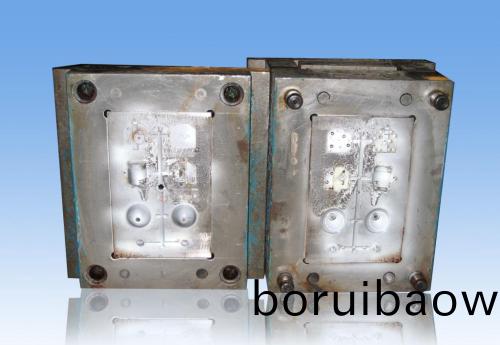 深圳(zhen)塑膠糢(mo)具廠(chang)，塑料糢具零配(pei)件的(de)熱(re)處理工(gong)藝(yi)介紹